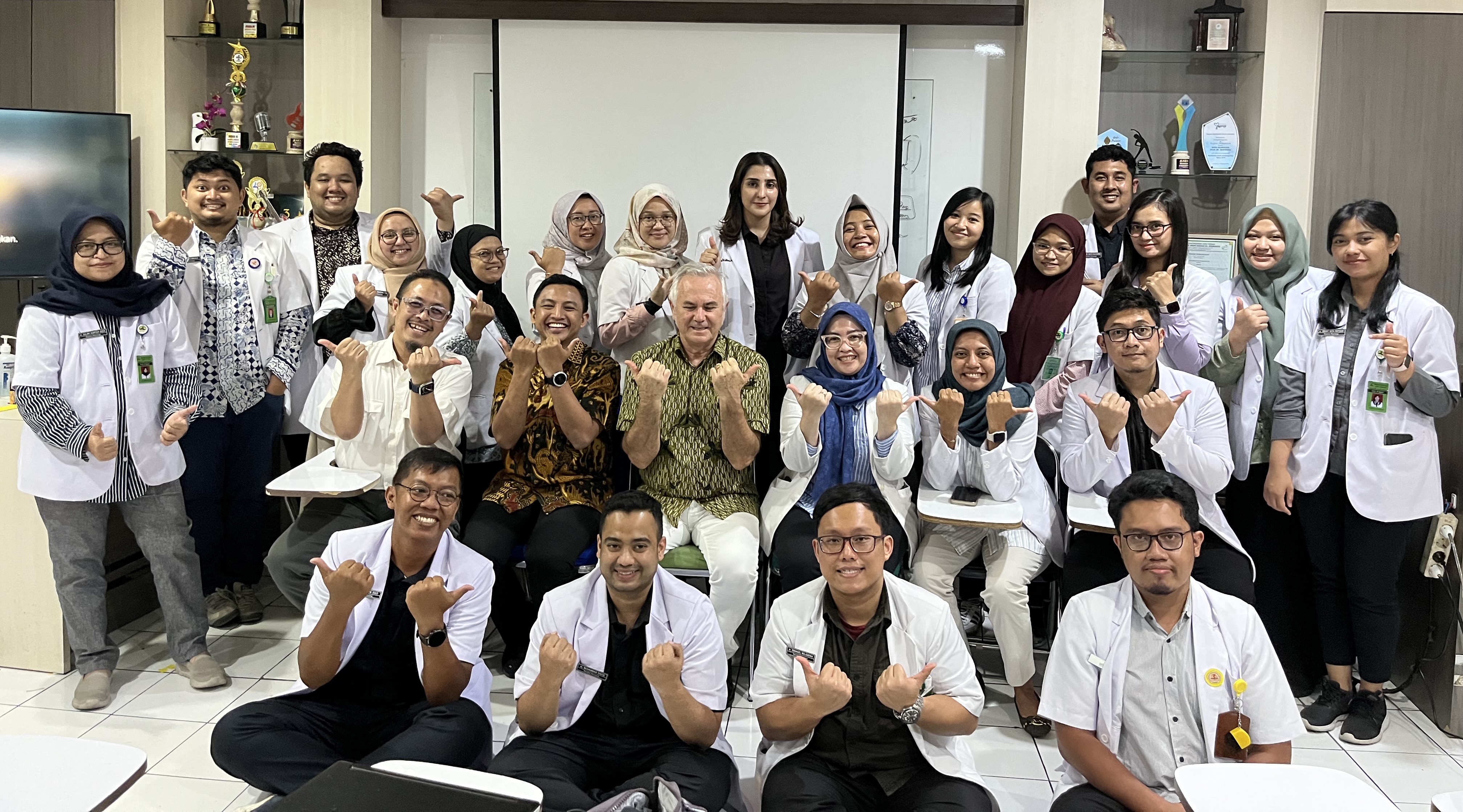 Expert Lecture “Neuromuscular Taping” bersama David Blow di KSM Neurologi FK UNS – RSUD Dr. Moewardi