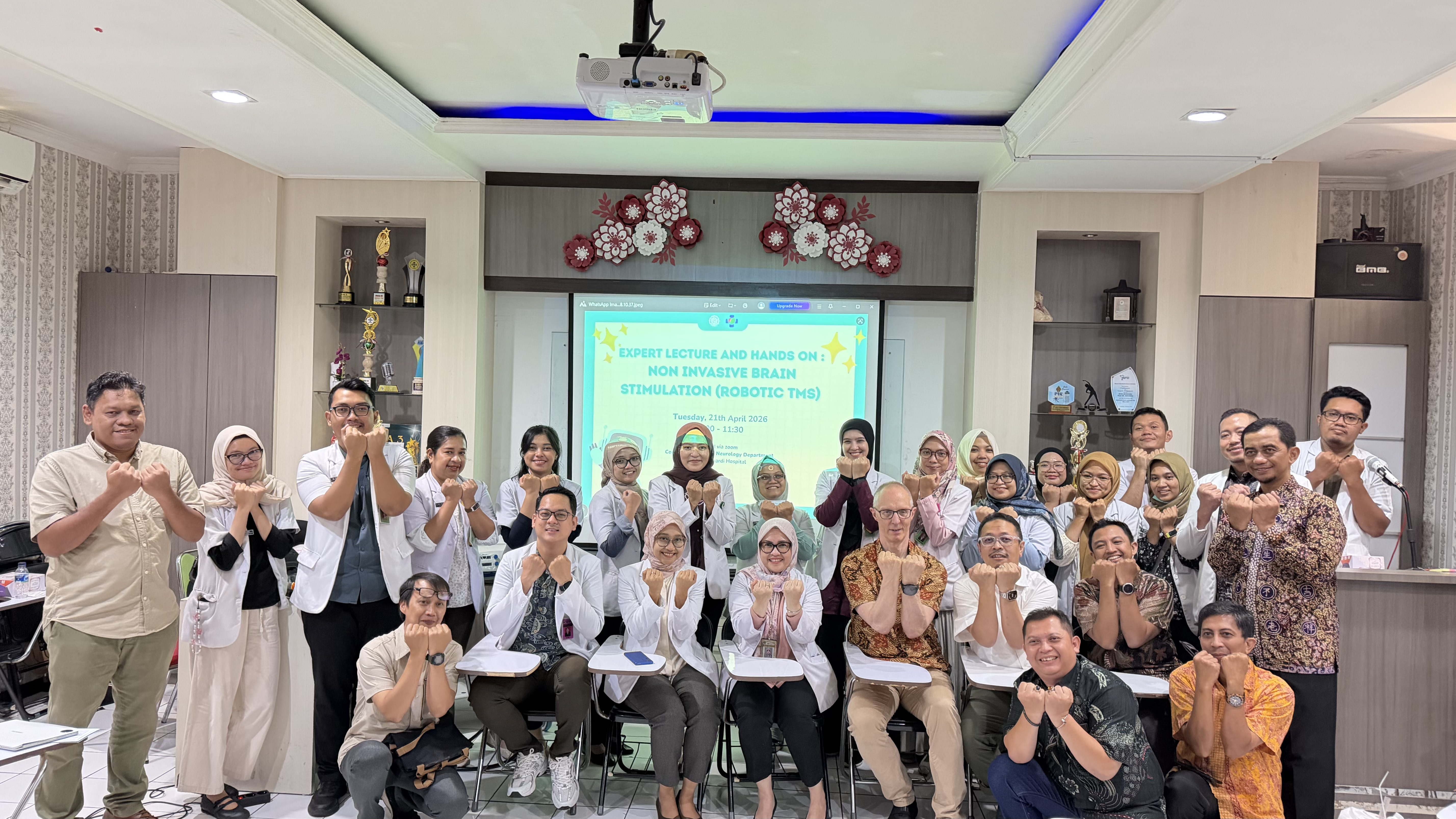 Aplikasi Klinis TMS dalam Rehabilitasi Stroke: Menyeimbangkan Teknologi dan Pendekatan Fungsional