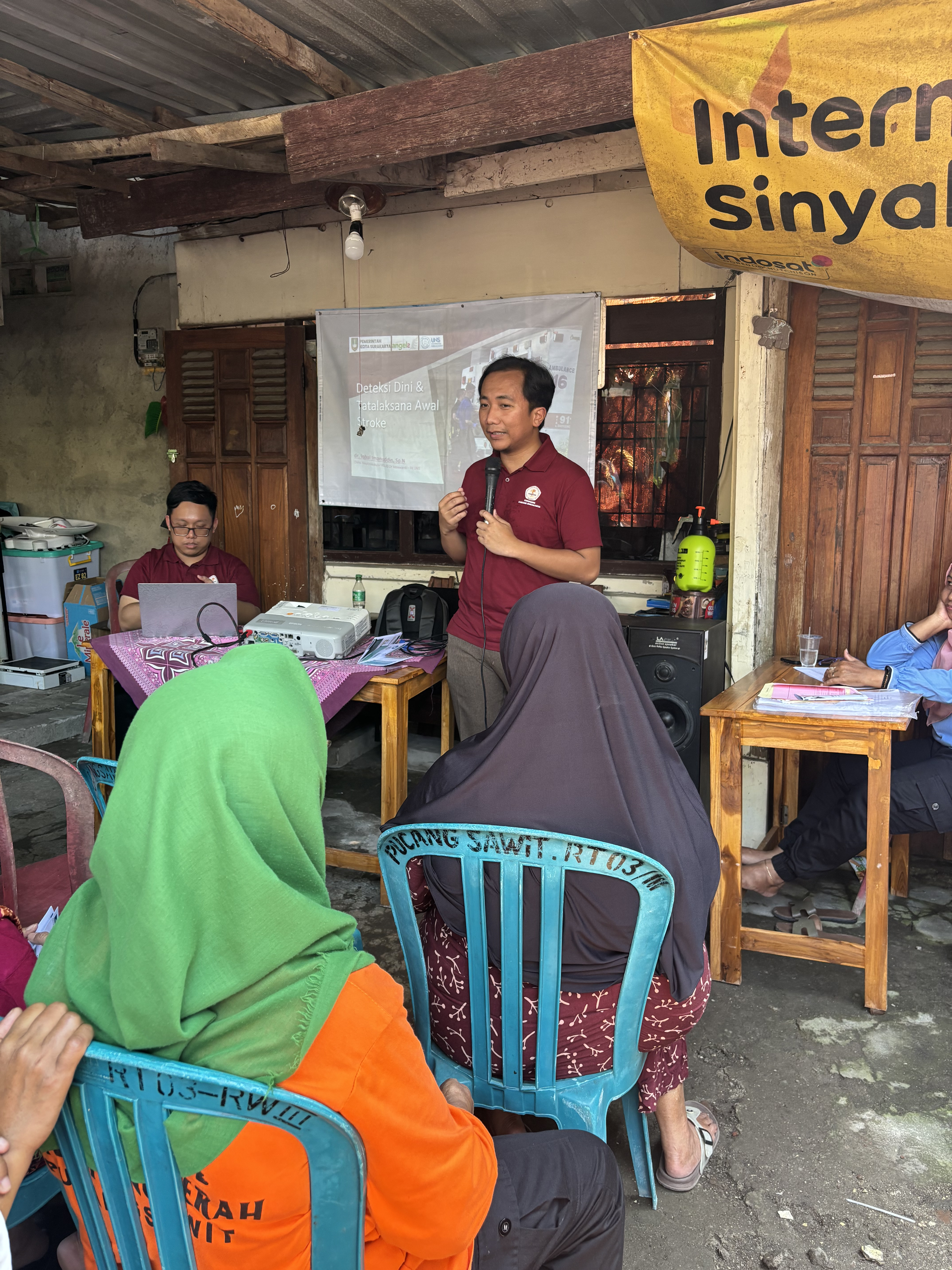 Latih Kader Posyandu Jadi 